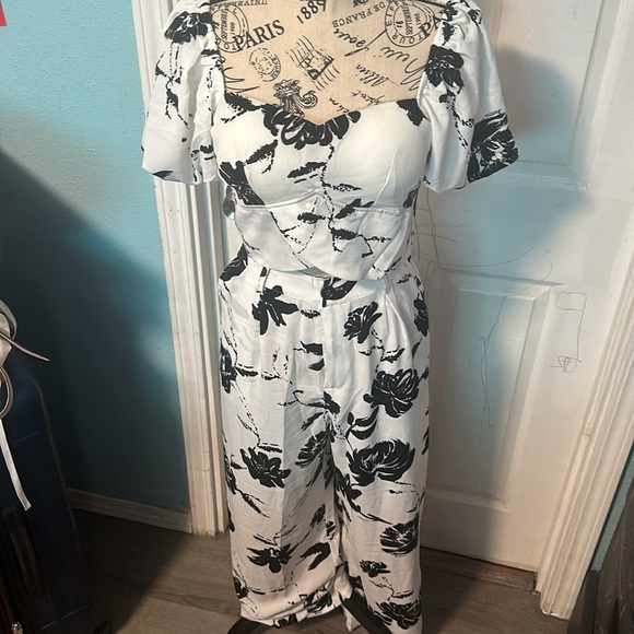 2 pc (white floral) with padded bra - Picture 4 of 9